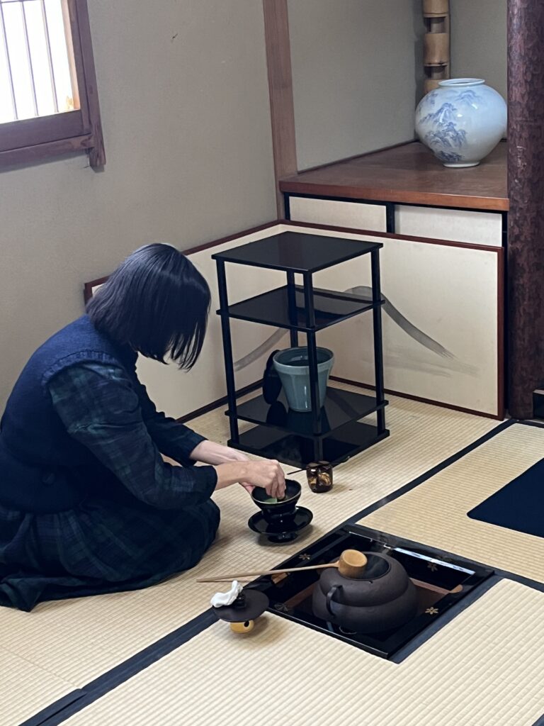 横浜市・西区の小邑裕雪江戸千家茶道教室のお稽古の様子